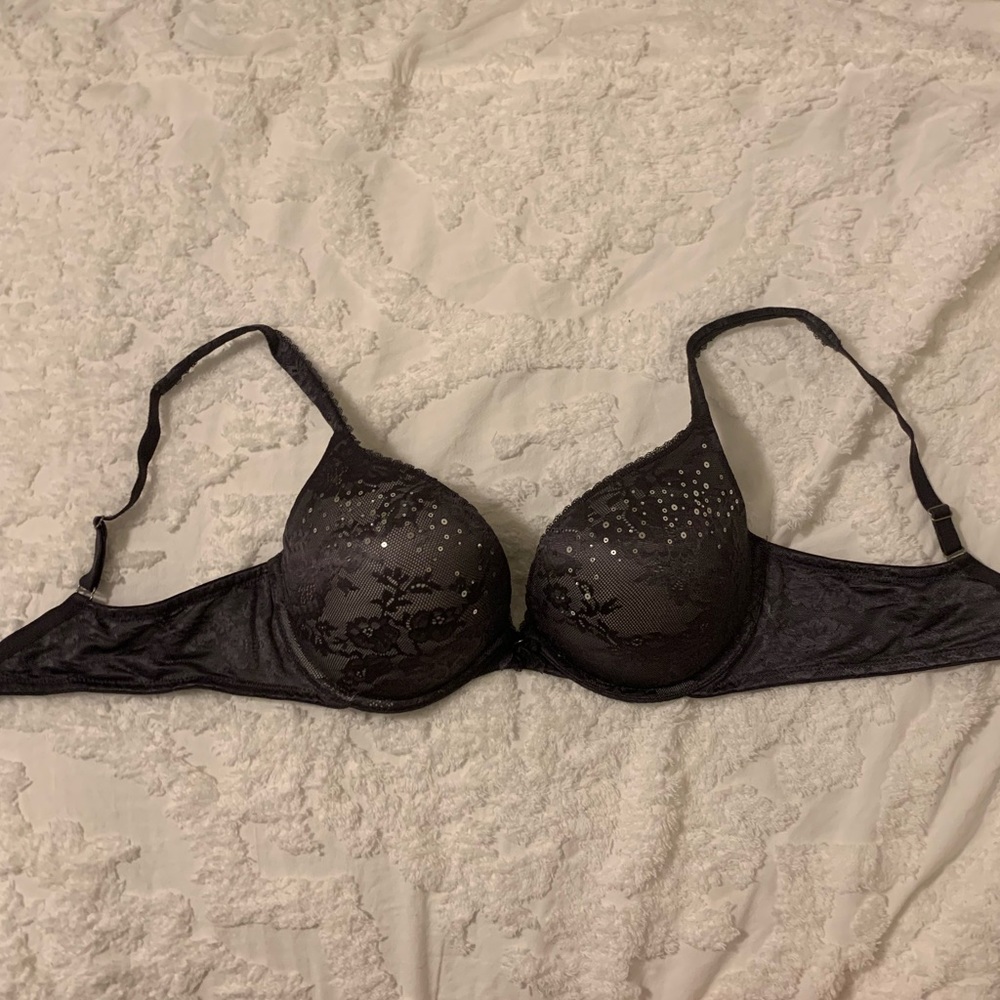 Victoria’s Secret 36D Bra